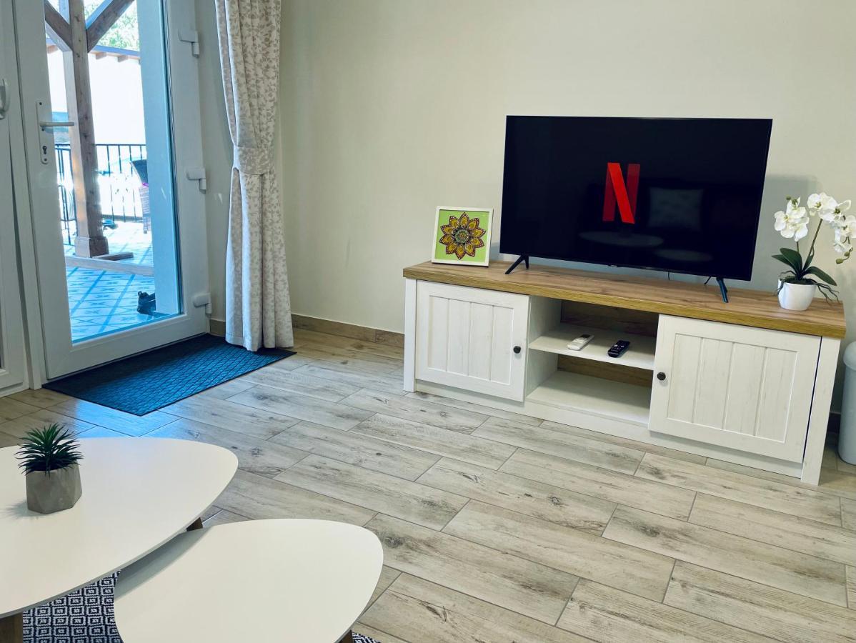 Voeroesmarty Apartmanhaz Mako Bagian luar foto