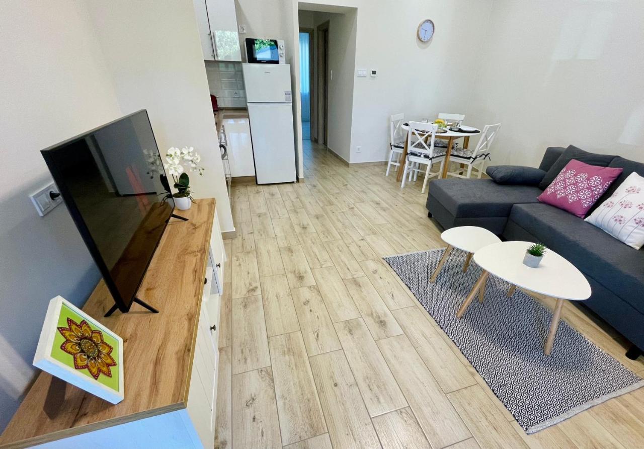 Voeroesmarty Apartmanhaz Mako Bagian luar foto