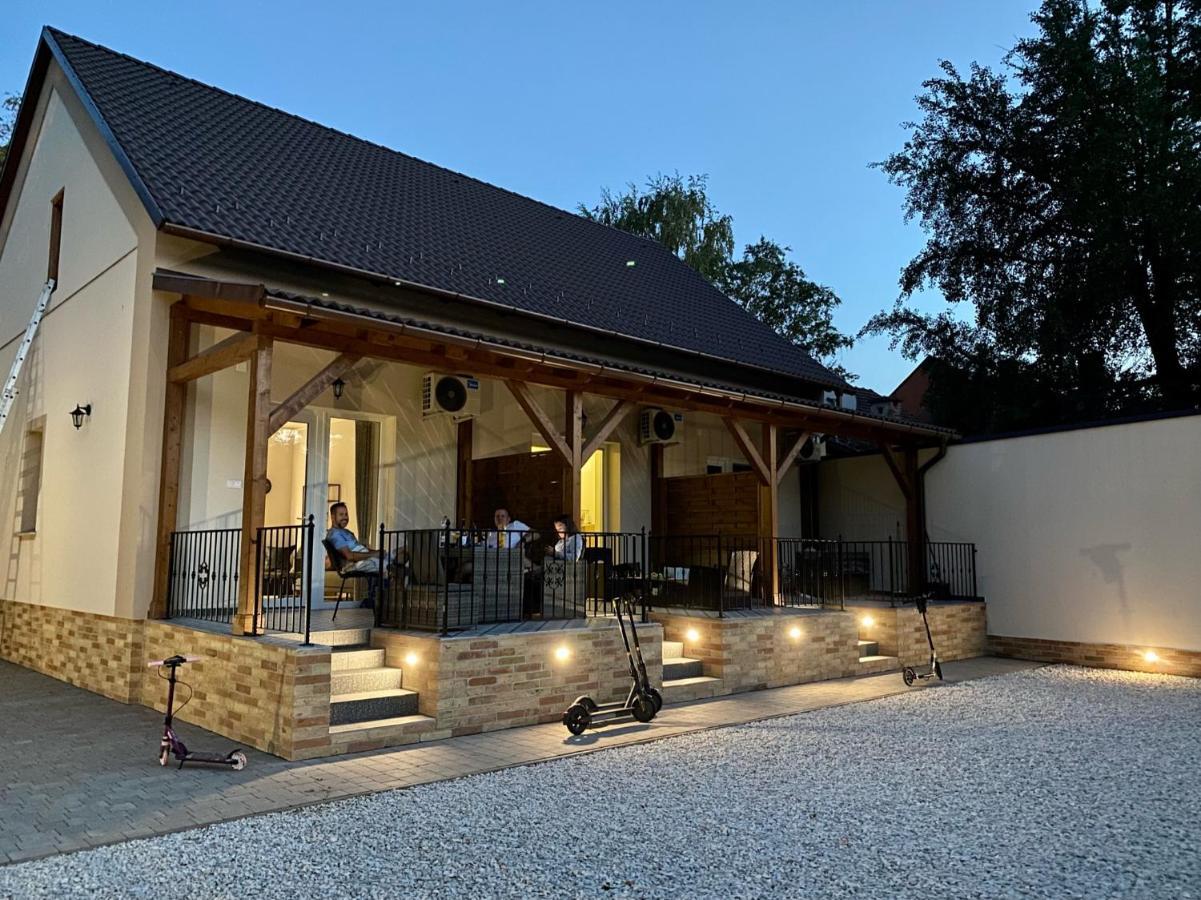 Voeroesmarty Apartmanhaz Mako Bagian luar foto