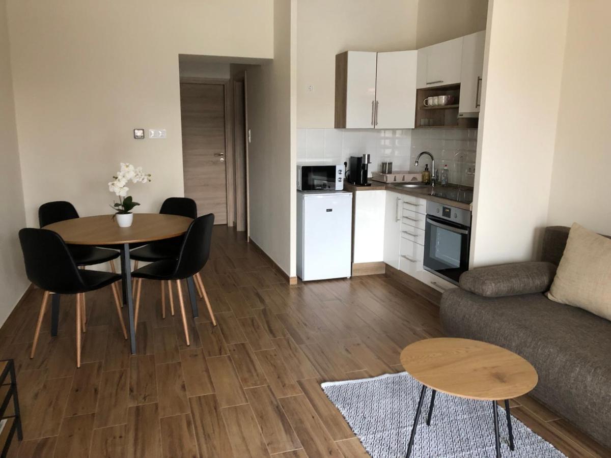 Voeroesmarty Apartmanhaz Mako Bagian luar foto