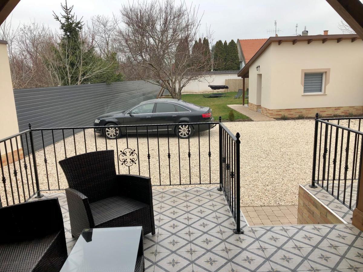 Voeroesmarty Apartmanhaz Mako Bagian luar foto