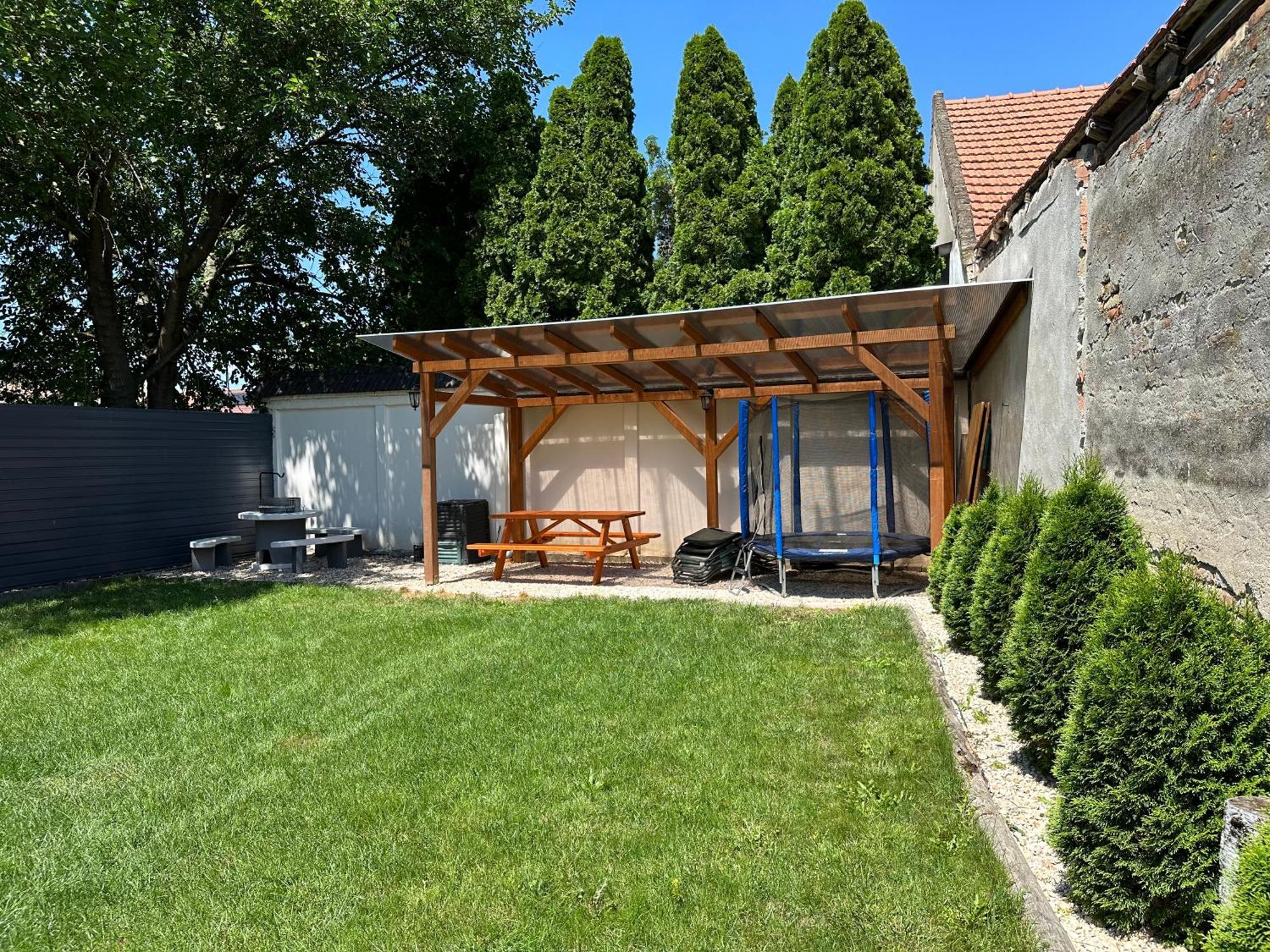 Voeroesmarty Apartmanhaz Mako Bagian luar foto
